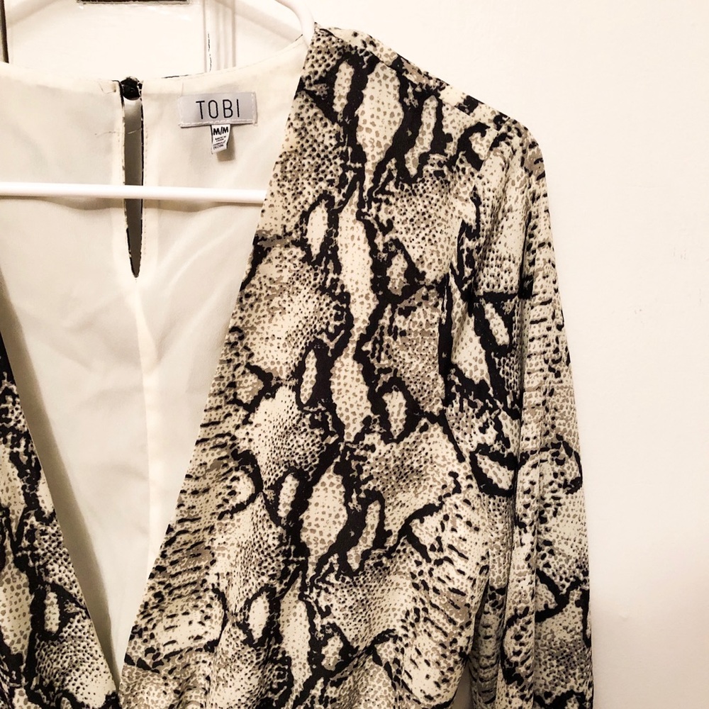 NWT TOBI snakeskin bell sleeve romper